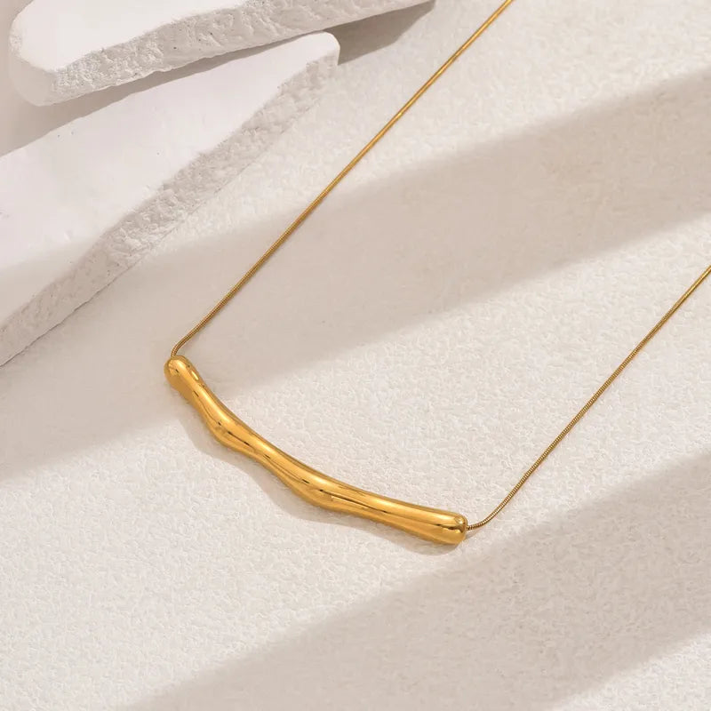 Solara Curve Necklace- Anti Tarnish