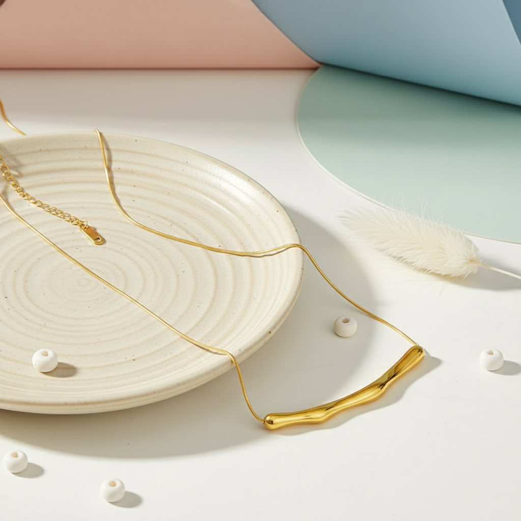 Solara Curve Necklace- Anti Tarnish